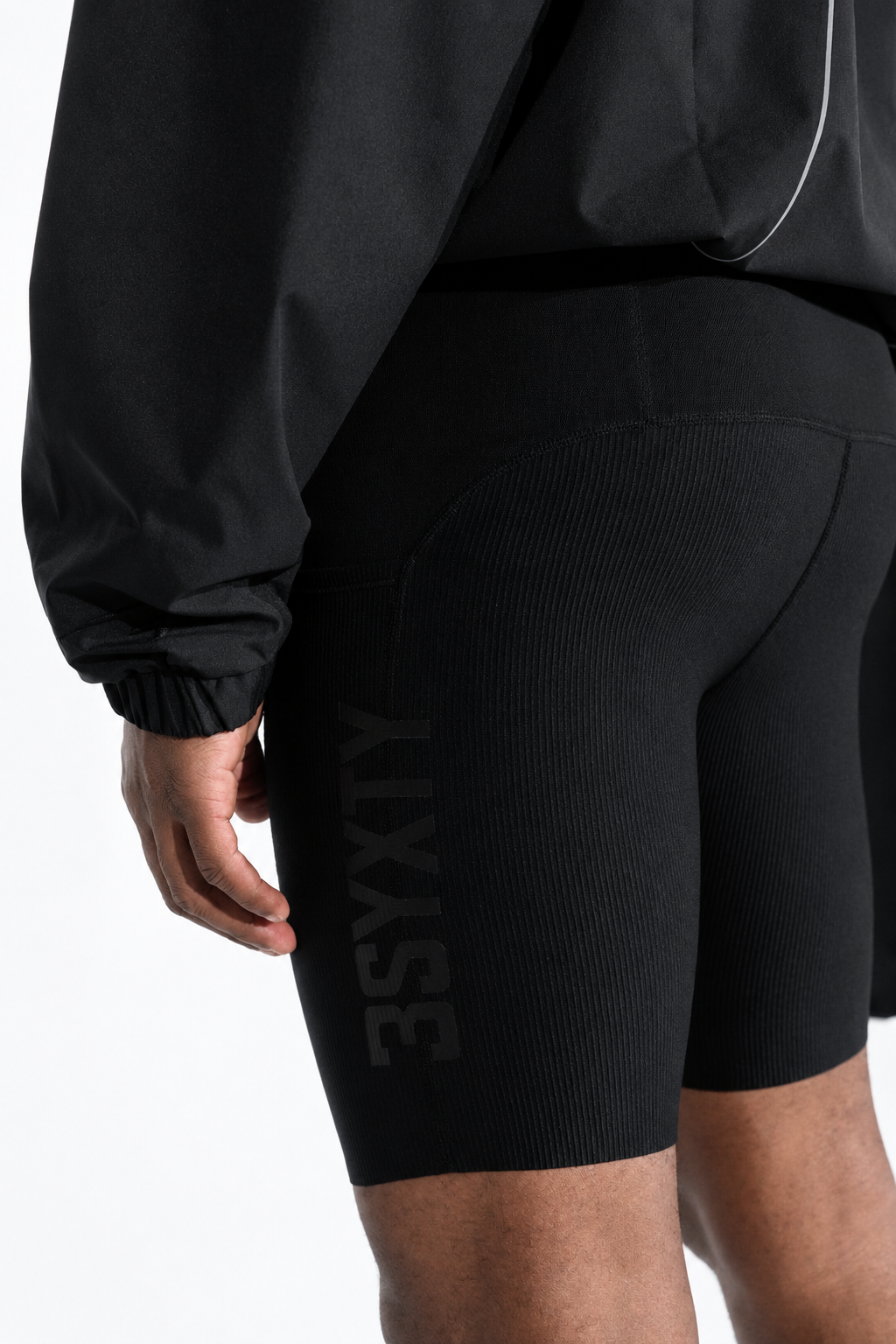 Detail of the Matte Running Tights with Temp Reactive Jacket